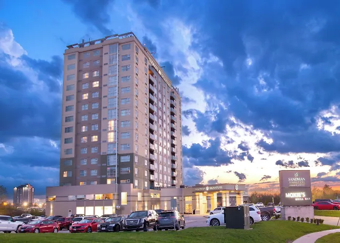 Sandman Signature Toronto AirportAirport Hotel